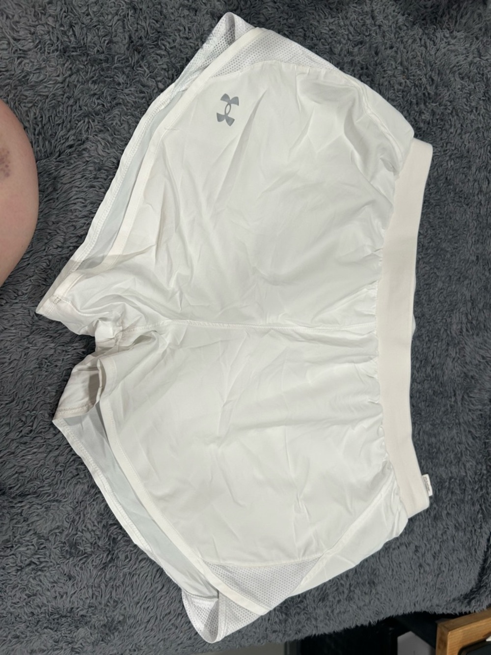 Under Armour White Women's Athletic Shorts with Elastic Waist